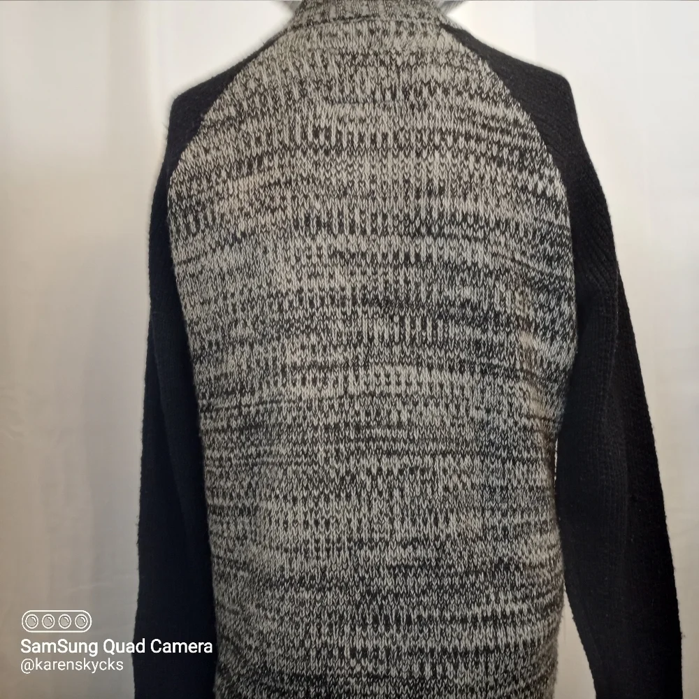 NATIVE Youth Long Sleeve Zip-up Black & Gray Cardigan Sweater Men's Size Medium